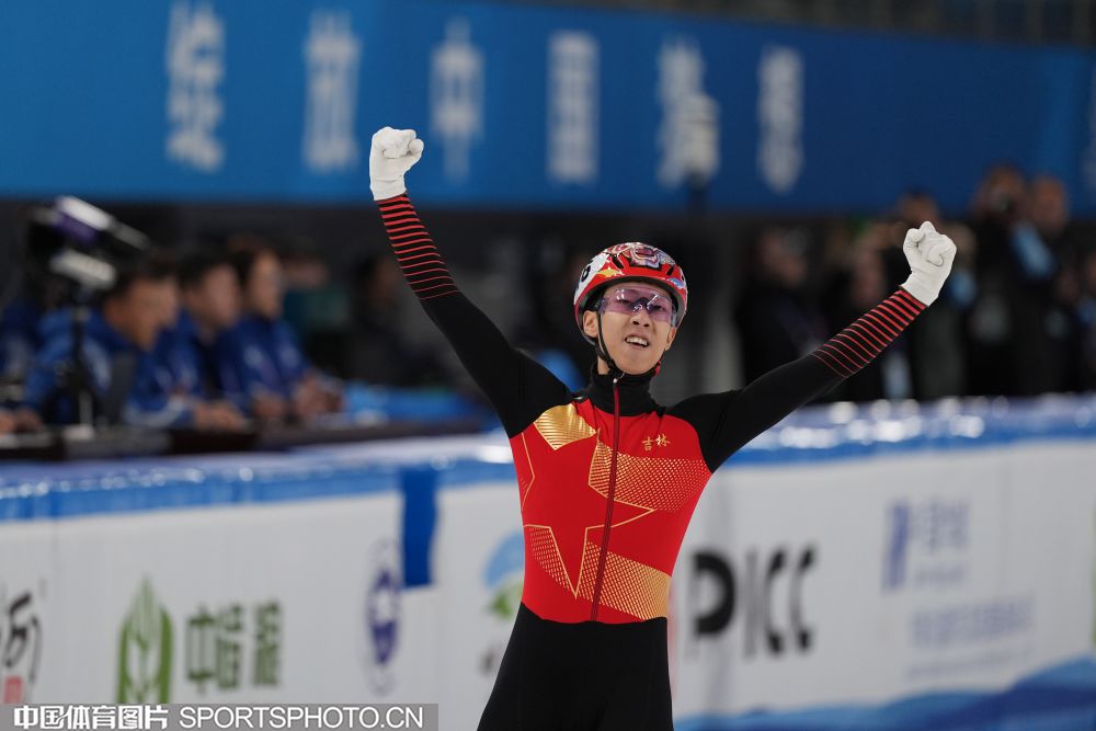 美媒晒图盛赞威少：他在国王，就好像一辆布加迪停在贫民窟